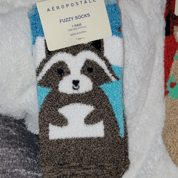Aeropostale Accessories - 🎉🎉2xHP🎉🎉Nwt raccoon fuzzy socks